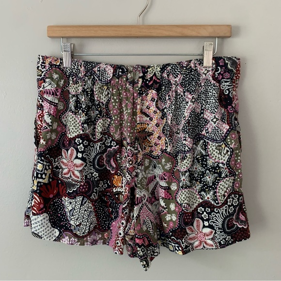 NEW LOFT The Pleated Pull On High Waist Short in Mosaic Floral Size Medium - Picture 7 of 13